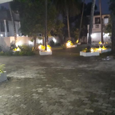 The Kingston Hotel 키리바스고다 외부 사진