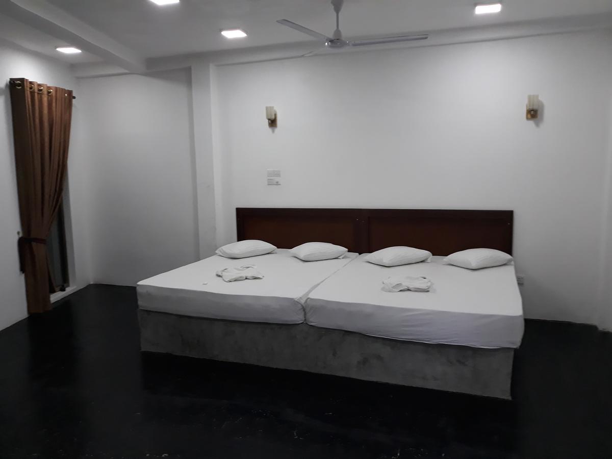 The Kingston Hotel 키리바스고다 외부 사진