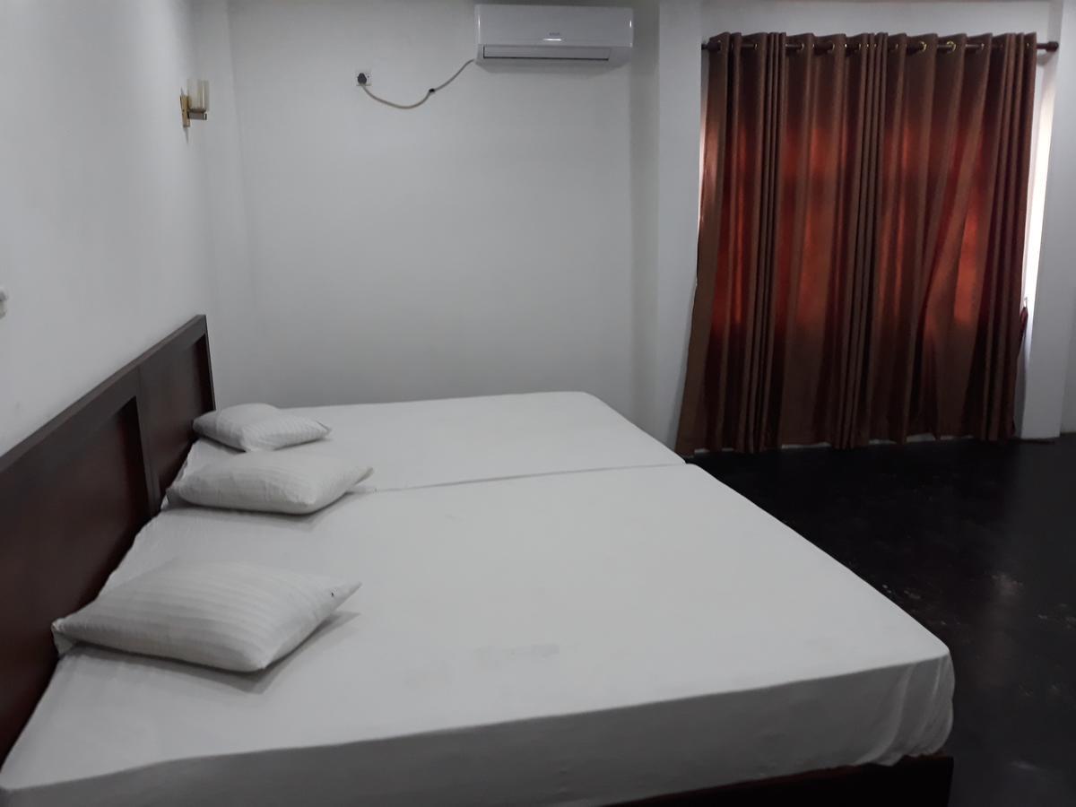 The Kingston Hotel 키리바스고다 외부 사진