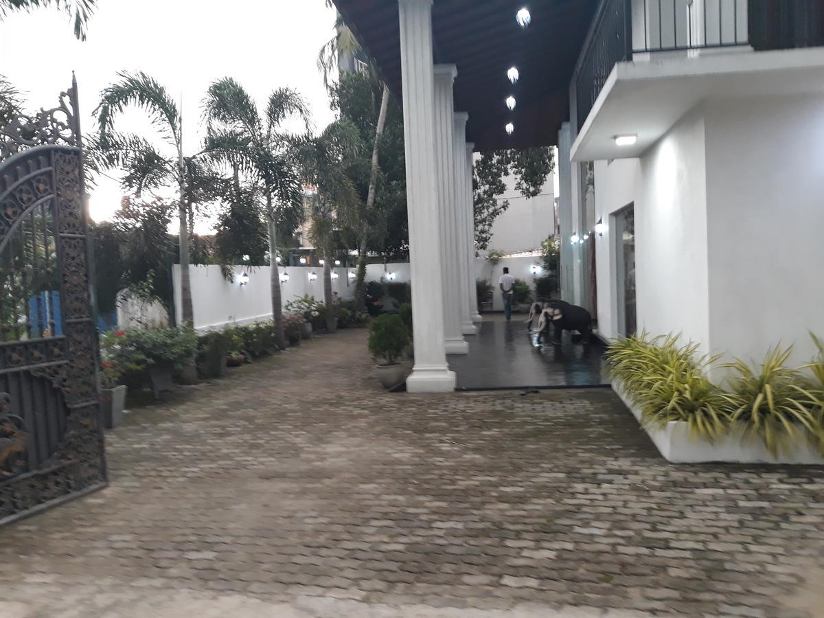 The Kingston Hotel 키리바스고다 외부 사진
